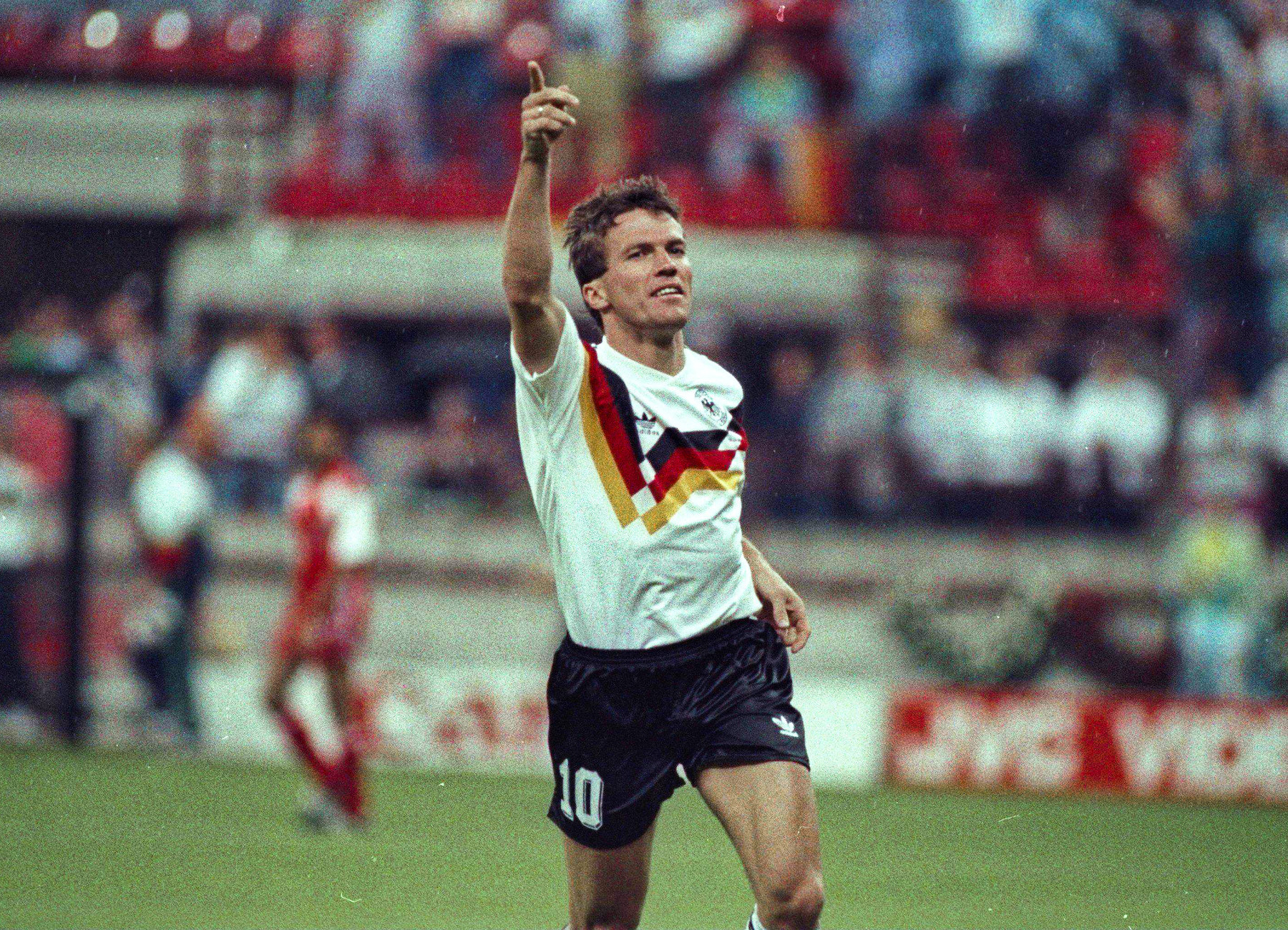 Tại sao Lothar Matthäus có lẽ là cầu thủ bóng đá hoàn thiện nhất trong lịch sử
