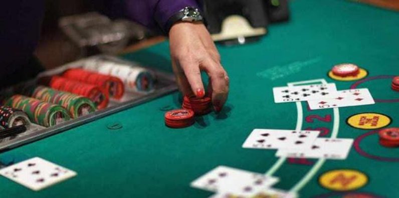 Bluff là gì? Khi nào nên Bluff và những điểm chính cần nhớ
