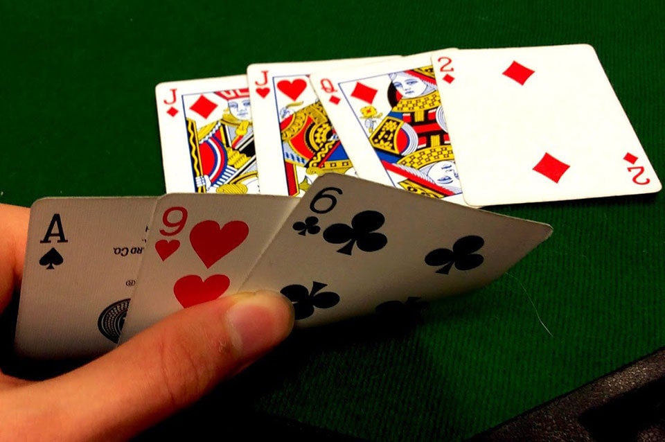 Stud Poker là gì? Những cách đơn giản để chơi Stud Poker
