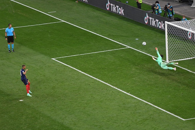 Pháp đá luân lưu 11m ở các giải đấu lớn như thế nào?