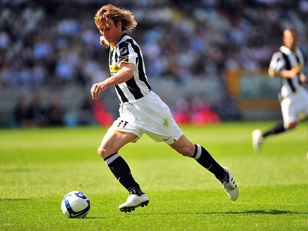 Số Áo Cầu Thủ Nedved - Tượng Đài Bất Tử Của CLB Juventus