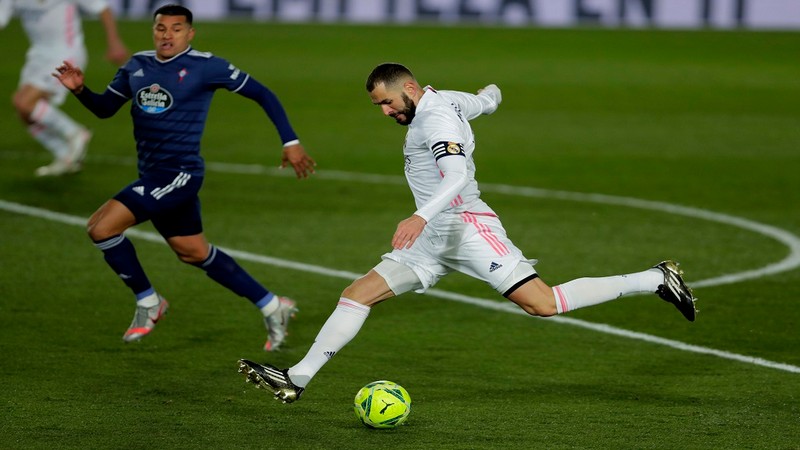 Vị trí tiền đạo trung tâm trong bóng đá cũng có những đặc điểm và vai trò riêng. ST trong bóng đá là gì? Những cầu thủ ST xuất sắc