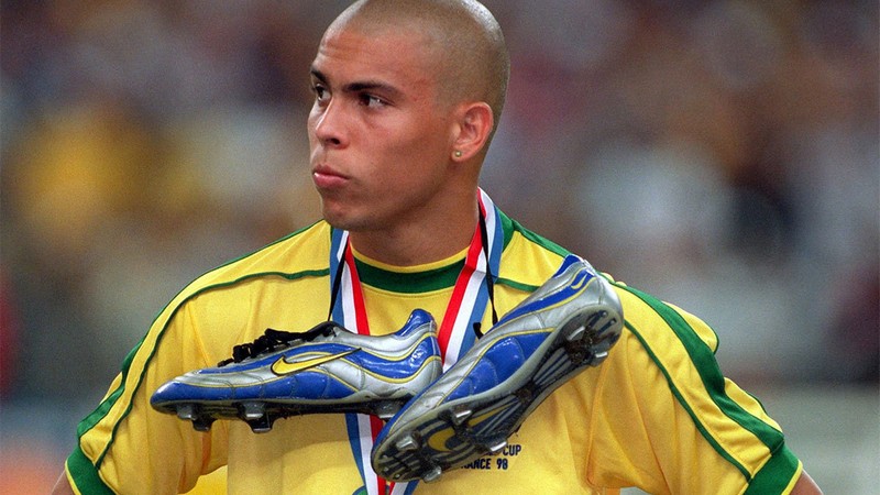 Ronaldo từng là tiền đạo xuất sắc nhất trong làng bóng đá. ST trong bóng đá là gì? Những cầu thủ ST xuất sắc