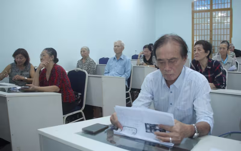 Trên 50 tuổi nên làm nghề gì? 5 nghề cho người trên 50 tuổi