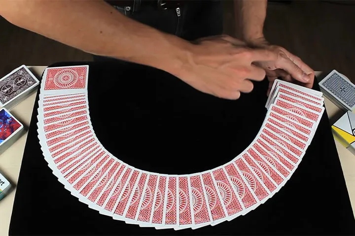 Hướng Dẫn Cách Chia Bài Poker Chuyên Nghiệp Như Các Cao Thủ