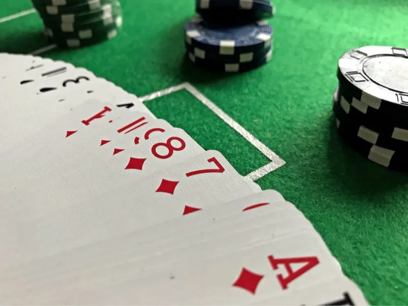 Hướng Dẫn Cách Chia Bài Poker Chuyên Nghiệp Như Các Cao Thủ