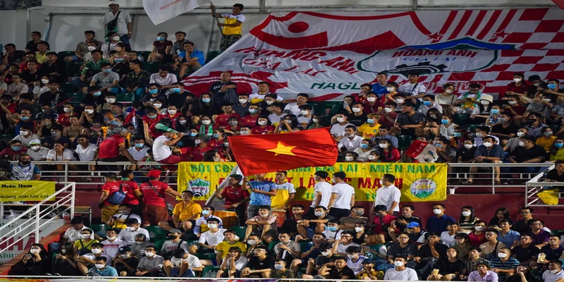 Cổ động viên HAGL trung thành và cuồng nhiệt