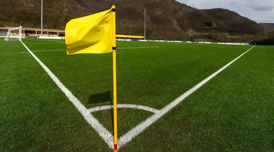 Luật cột cờ góc: Chiều cao và quy định cần biết