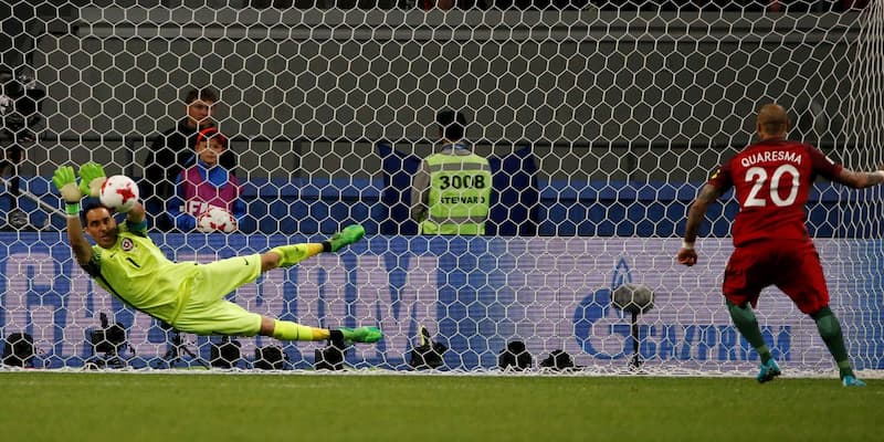 Claudio Bravo - Chàng Thủ Môn Huyền Thoại Người Chile