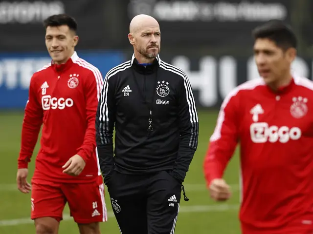Erik ten Hag là ai? Giải mã chiến lược gia đang gây bão Ngoại hạng Anh Mũi  Né SummerLand